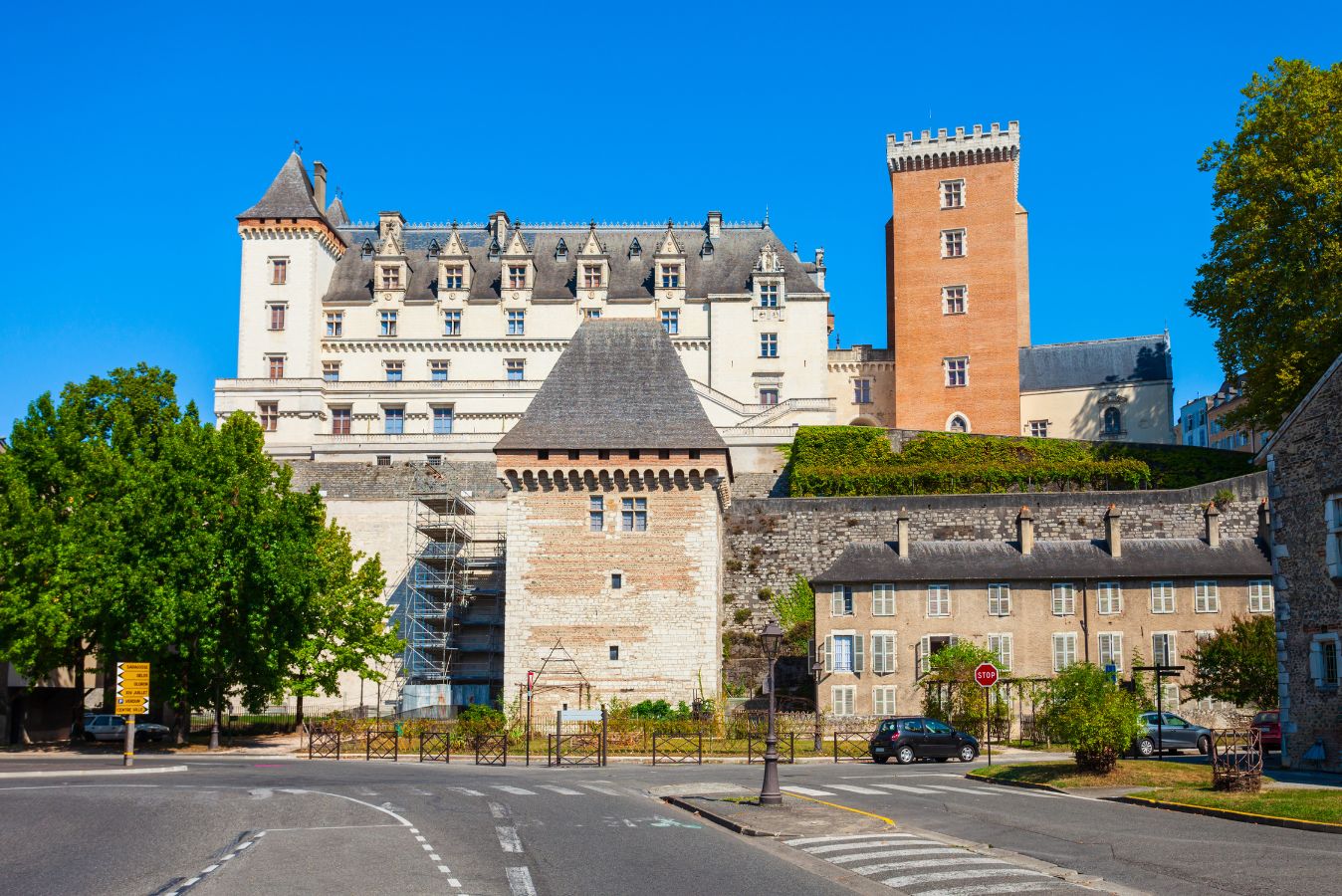 Vue de face du château de Pau