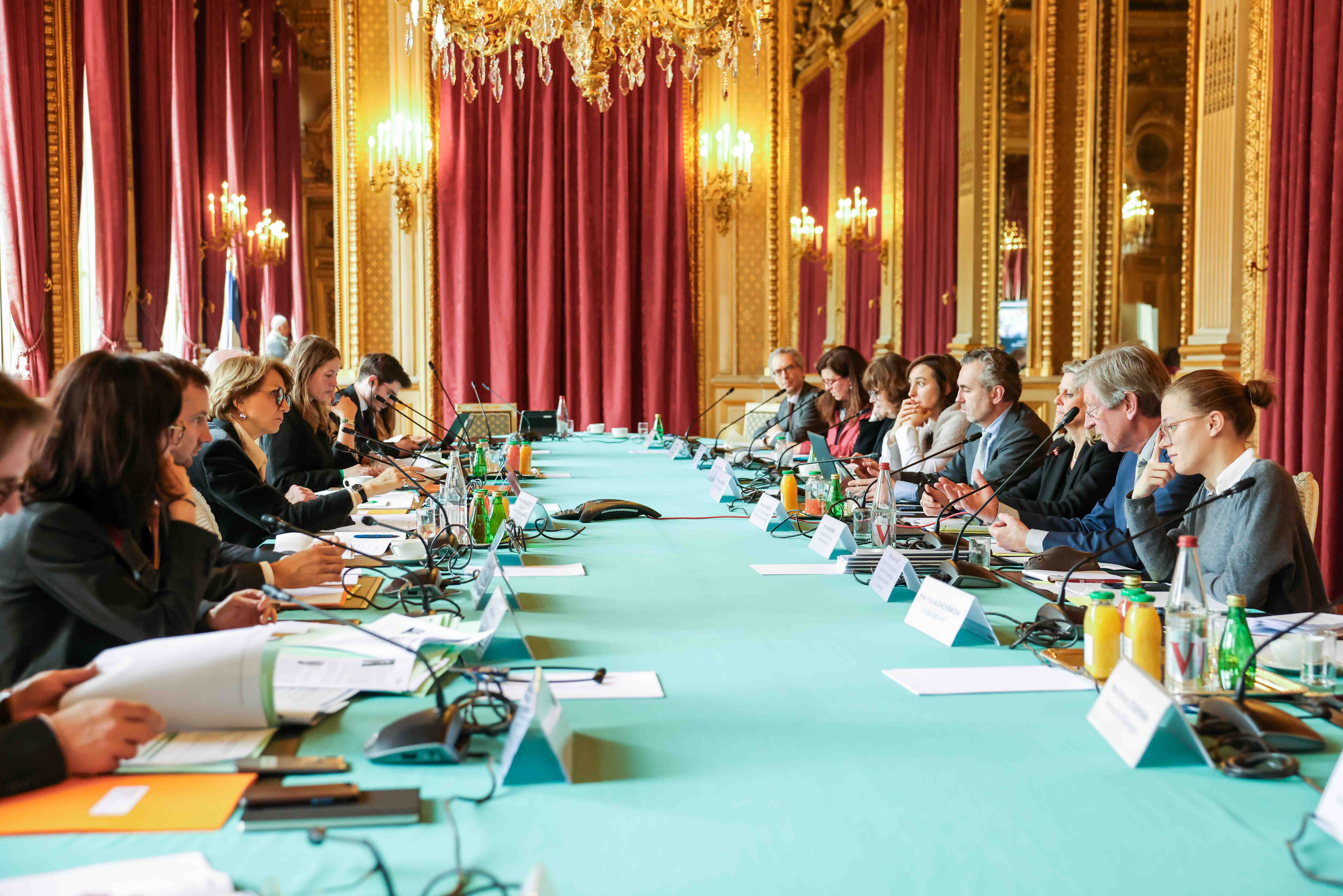 Le Comité d'orientation en séance à Paris, janvier 2023